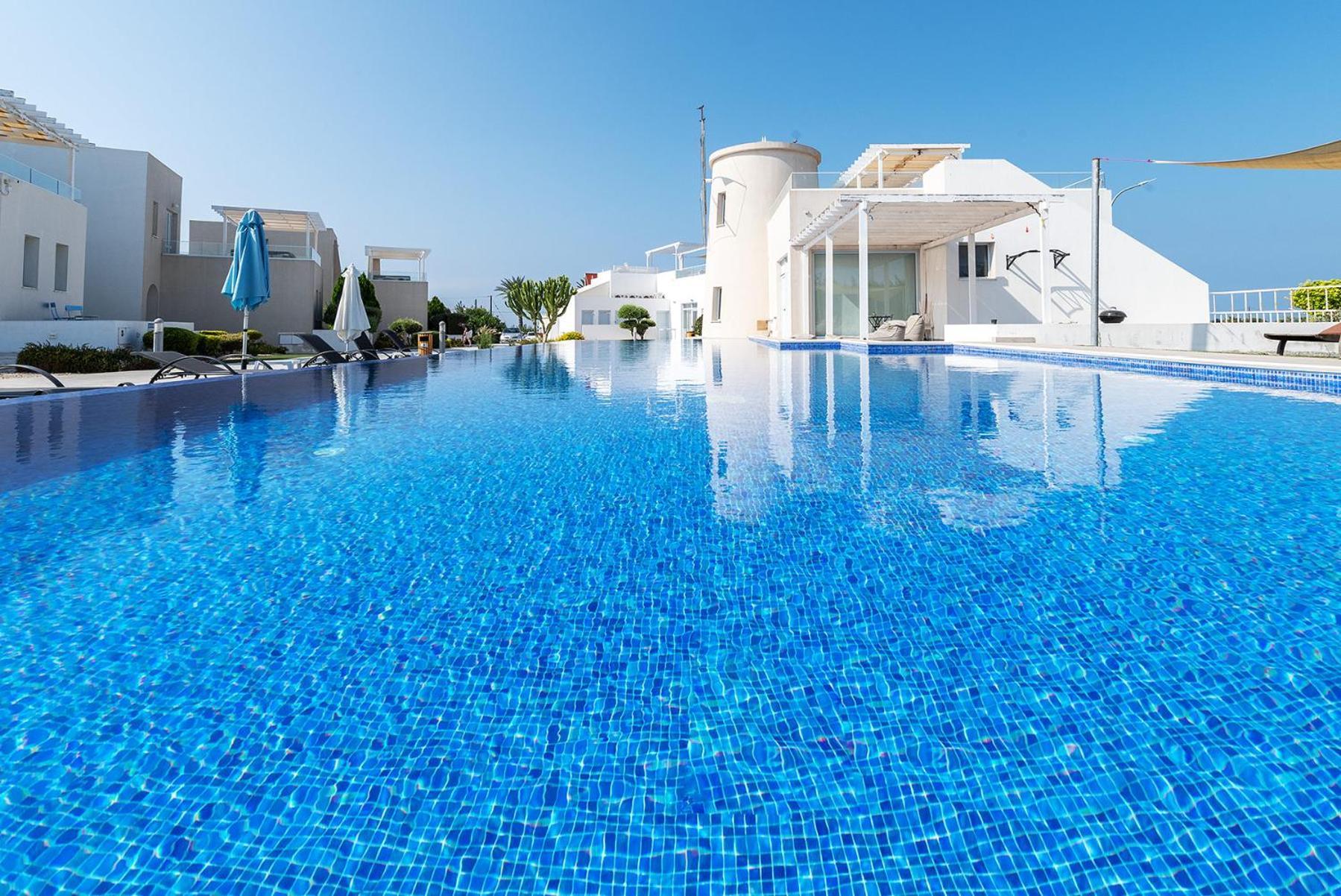 Blue Diamond Beach Villas Paphos Esterno foto