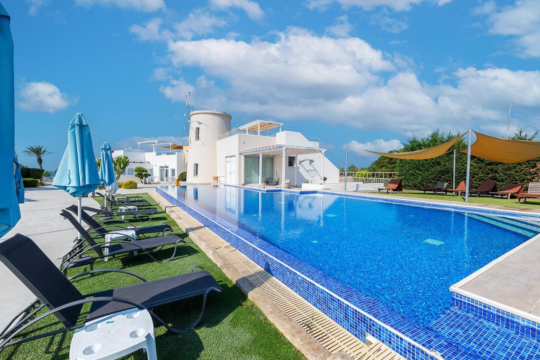 Blue Diamond Beach Villas Paphos Esterno foto