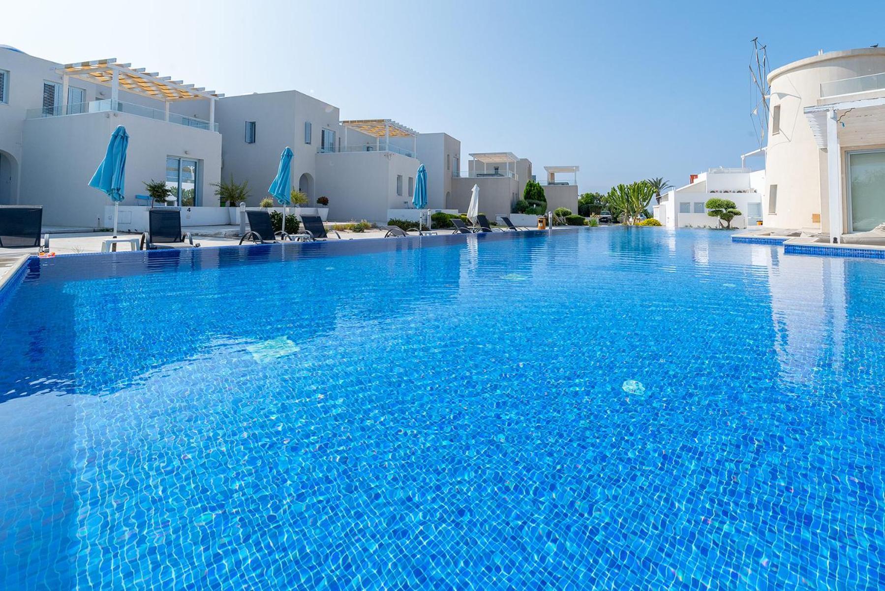 Blue Diamond Beach Villas Paphos Esterno foto