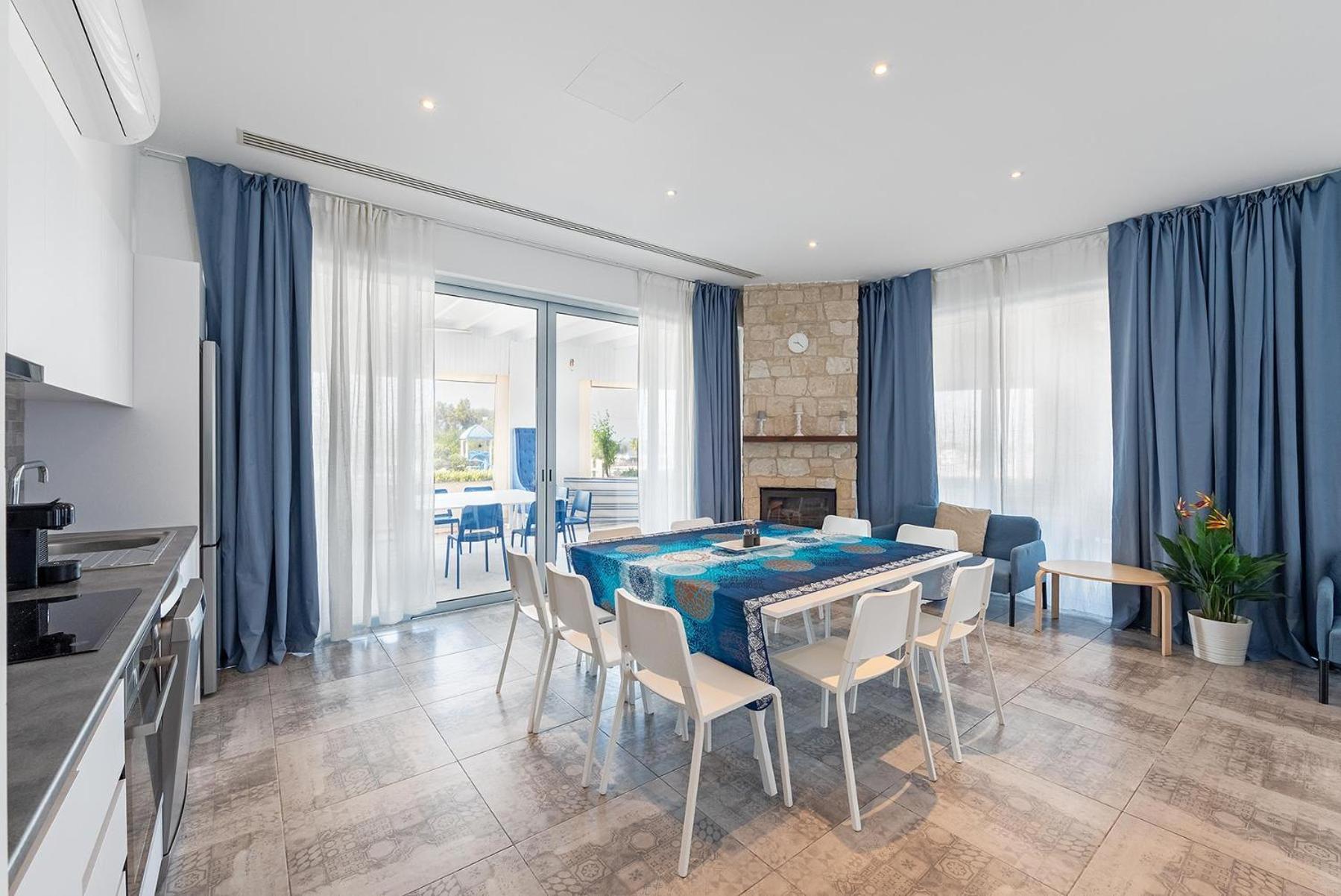 Blue Diamond Beach Villas Paphos Esterno foto