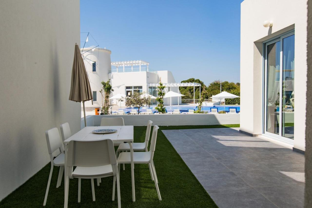Blue Diamond Beach Villas Paphos Esterno foto